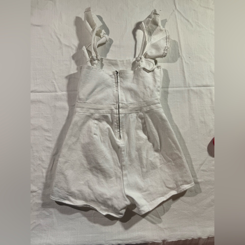 Day + Moon White Sleeveless Romper - Picture 5 of 5